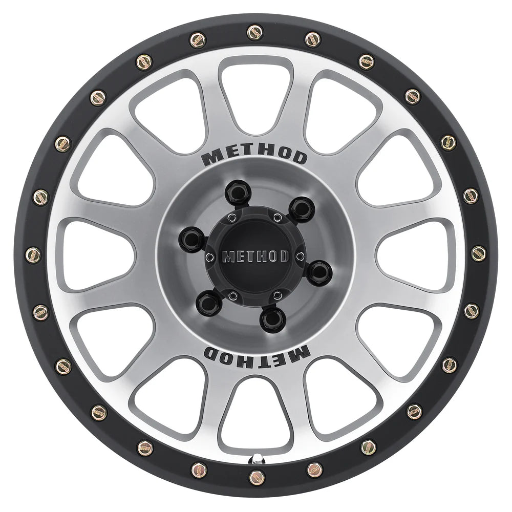4 Llantas Method MR305 Machine w/ Black Lip (18x9" 6x139)