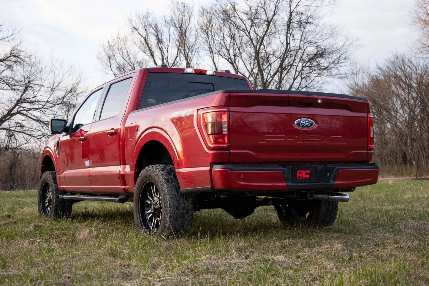 Kit Suspensión 3" + Bandejas Superiores Ford F150 (14-20) - Rough Country M1