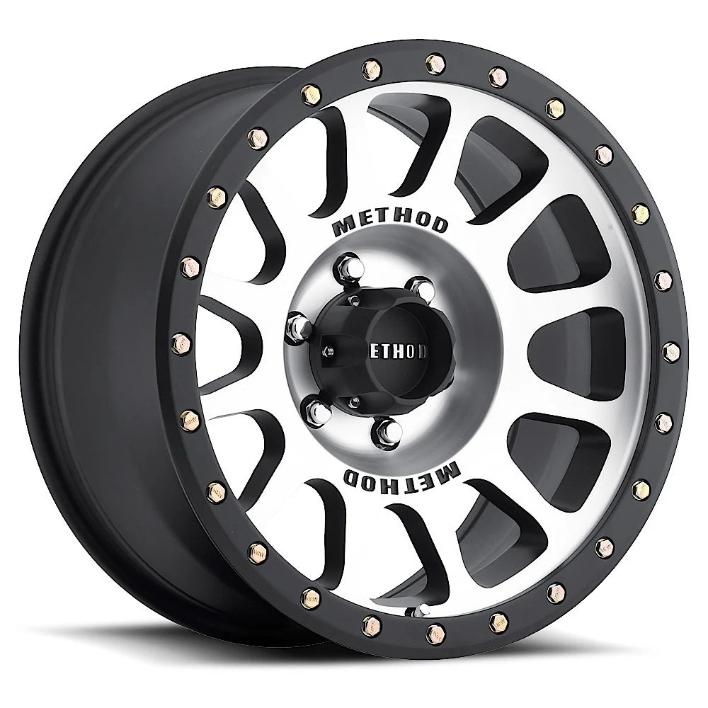 4 Llantas Method MR305 Machine w/ Black Lip (18x9" 6x139)