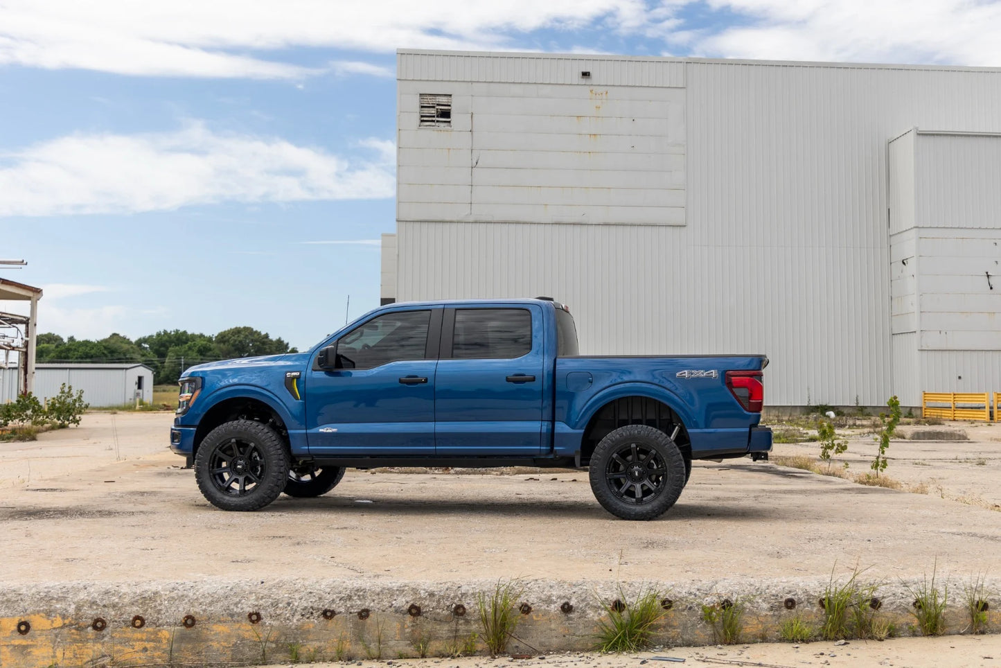 Kit Suspensión 3" + Bandejas Superiores Ford F150 (14-20) - Rough Country M1